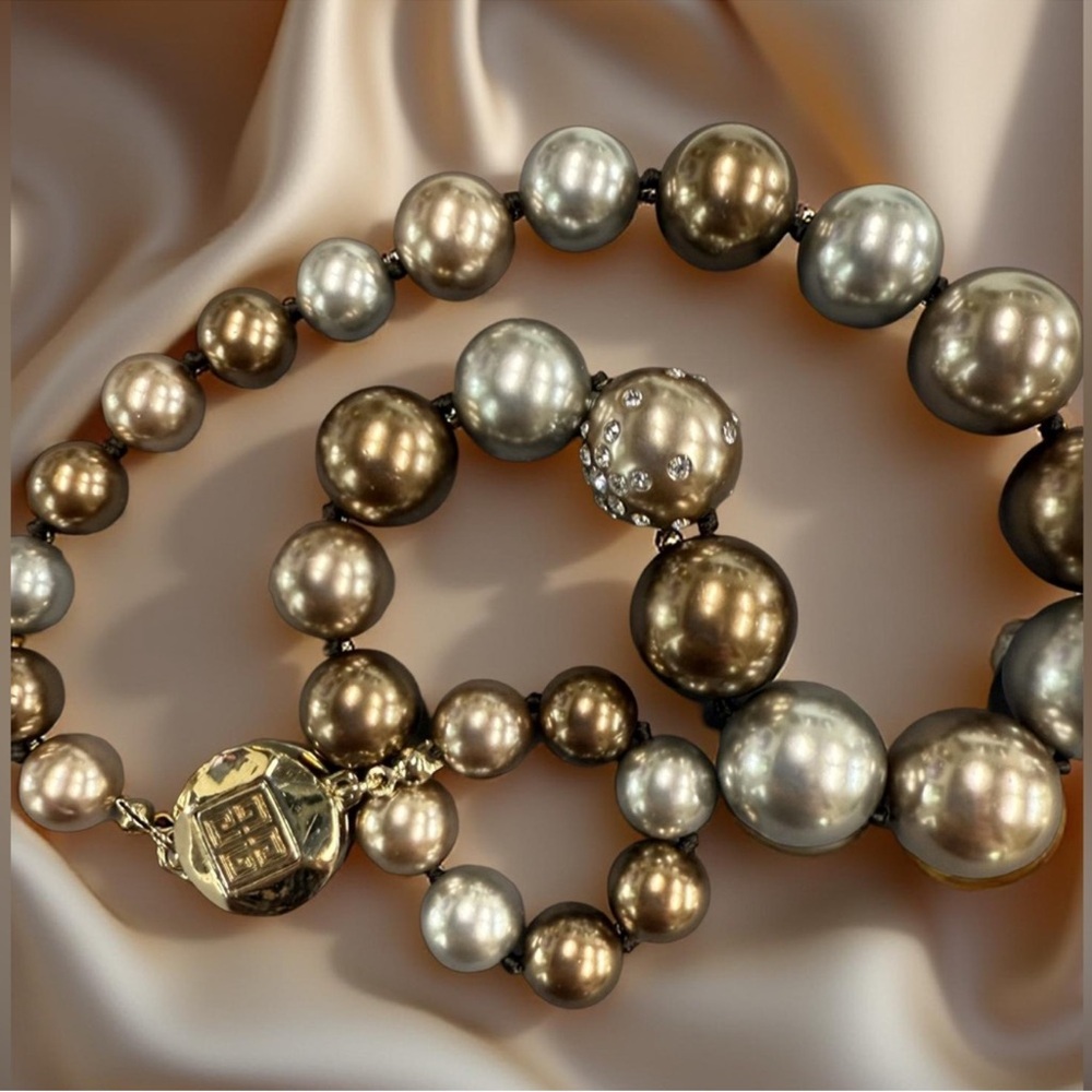 Vintage Givenchy Faux Pearl Statement Necklace MultiStrand Champagne Gold signed - Picture 2 of 7
